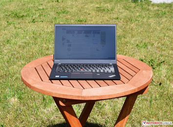 The Lenovo ThinkPad X1 Carbon 2017 in sunlight