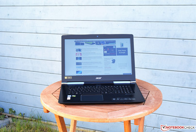 Acer Aspire V17 in the shade