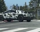 The final production version of the Cybertruck was spotted wearing a camo wrap, despite there not being much left to the imagination anyway. (Image source: @ya78756632 on Twitter)
