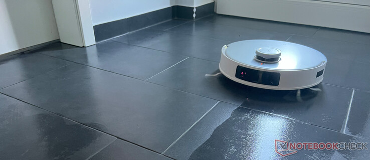 Ecovacs Deebot T20 Omni at work