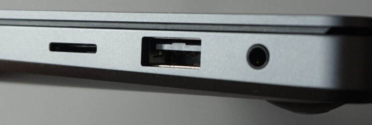Right: microSD, USB-A (5 Gbit/s), 3.5 mm audio jack