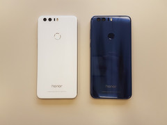 The Honor 8 is still an aesthetically stunning device. (Source: XDA-Developers)
