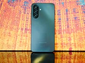 Samsung didn't put much effort into the design of the back. But the Galaxy A17 4G certainly impresses in other areas. (Image source: Notebookcheck)