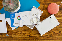 Unboxing the Pixel 3 XL. (Source: Mobile Review)