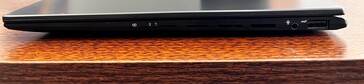 Left: MicroSD reader, 3.5mm jack, 1x USB-A 3.2 Gen2