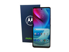 Motorola introduces fast charging past 30 watts in the low-priced mid-range with the Moto G60s.