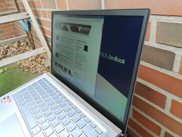 Asus ZenBook 14 - Outdoor use