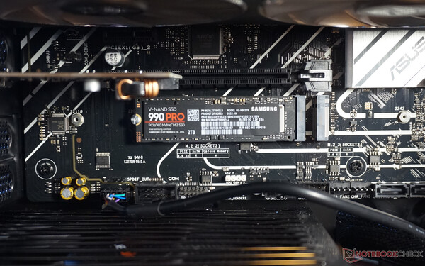 Samsung SSD 990 Pro in the PCIe 4.0 x4 M.2 slot on the Asus Prime B660 Plus motherboard.
