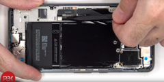 Pixel 8 Pro teardown. (Source: PBK Reviews)