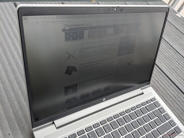 Using the HP ProBook 440 G8 outdoors