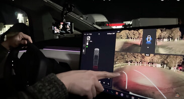 The back-up camera impressed on the road trip (Image: Dennis Wang / Youtube)