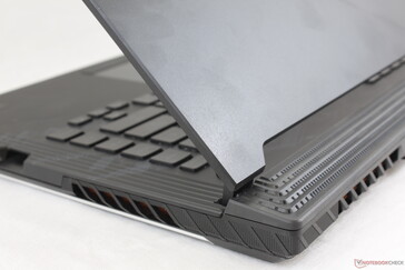 Matte metal look and texture is more professional and less "gamery" than on the G531