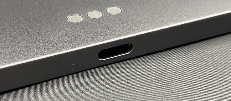 Thunderbolt 3 / USB 4 and pins for the Magic Keyboard