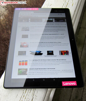 Using the Lenovo Tab M10 outdoors