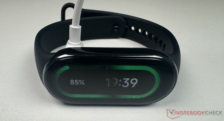 Xiaomi Smart Band 8 charging