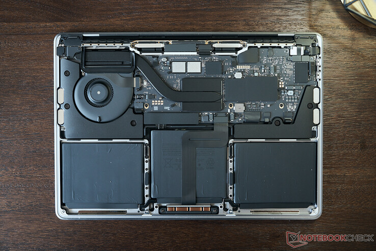 Internal layout MacBook Pro 13 M2