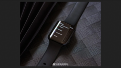The black OPPO Watch also has a new band in this leak. (Source: Weibo via IndiaShopps)