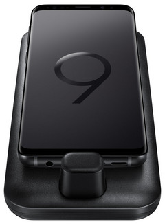 The Galaxy S9 shown with headphone jack on DeX Pad. (Source: Evan Blass)