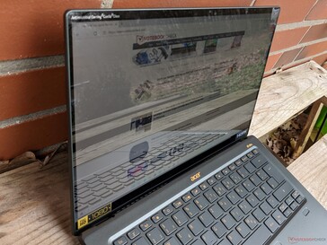 Using the Acer Swift 5 SF514 outdoors