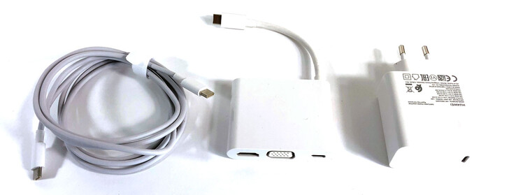 MateDock 2 (center): 1x USB-C, 1x USB-A, 1x HDMI 2.0, 1x VGA