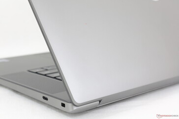 Familiar matte magnesium-alloy materials and shape as on the XPS series