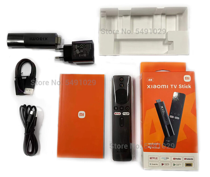 Xiaomi includes a few accessories in the box with the TV Stick 4K. (Image source: AliExpress)