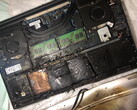 The remains of a very sorry-looking XPS 15 9560. (Image source: u/mdntfox)