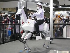 Kawasaki&#039;s electric robot goat is not as fast as a full-grown electric motorcycle (Image: Kazumichi Moriyama)