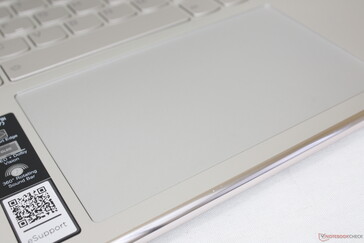 Clickpad is spacious at 13.5 x 8 cm. Unfortunately, feedback is shallow and too soft when pressed