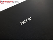The lid with Acer logo in brushed aluminum look is elegant.
