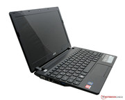 A glossy 1366x768 display has been selected for the Aspire One 725.