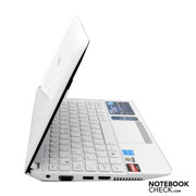 The Eee PC 1015B is quite portable with dimensions of 36.4 mm x 262 mm x 178 mm.