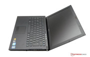 Sony relies on a carbon chassis with an aluminum wrist rest for the case. Sony relies on a carbon chassis with an aluminum wrist rest for the case.