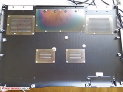 Inside cover of bottom panel. The discoloration on the rear plate is from its permanent contact against the heat pipes