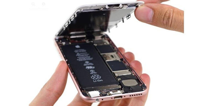 The iPhone 6s with battery showing. (Source: iFixit)