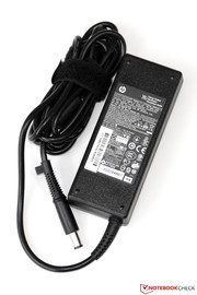 Only during a stress test we were able to push the compact 90 watt power adapter to its limit. Only during a stress test we were able to push the compact 90 watt power adapter to its limit.