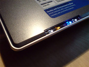 Also the indicator-LEDs are well designed. Also the indicator-LEDs are well designed.