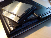 The Modular Bay makes it possible to either use a DVD-drive, a hard disk, or a battery, and exchange them even if turned on. The Modular Bay makes it possible to either use a DVD-drive, a hard disk, or a battery, and exchange them even if turned on.