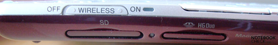 Front side: WLAN switch, SD Card Reader, Memory Stick Duo