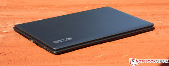 Acer Aspire 5250-E304G32Mikk: Less performance, shorter battery life and fewer ports.