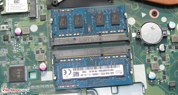 Two working memory banks are installed