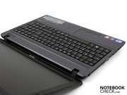 Together with a Core i5-520M, the notebook mutates into a 15.6 inch heavy-weight champion of the TravelMate series.