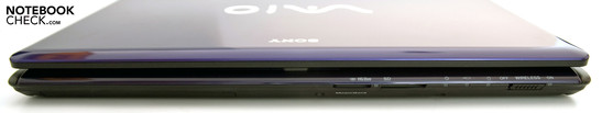 Front: Multi-in-2 Cardreader, Status-LEDs, Hardware Switch Front: Multi-in-2 Cardreader, Status-LEDs, Hardware Switch