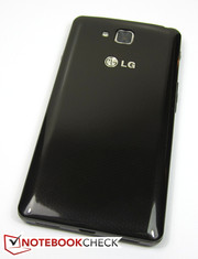 The detachable back cover of the LG D605 Optimus L9 II is made of sturdy plastic.