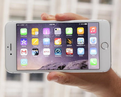Apple iPhone 6 Plus phablet dominated the US market in October