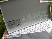 as the Iconia W700, but a plastic keyboard case in silver (W700 = transparent).