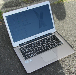 Acer Aspire S3-391 outdoors