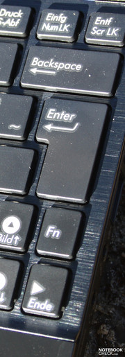 ASUS Eee PC 1016P: 2 GB DDR3 but no UMTS module. ASUS Eee PC 1016P: 2 GB DDR3 but no UMTS module.