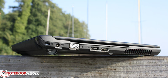 ASUS U36SD-RX114V: Fast, stable performance, long battery life, elegant case - but unfortunately a glare TFT ASUS U36SD-RX114V: Fast, stable performance, long battery life, elegant case - but unfortunately a glare TFT