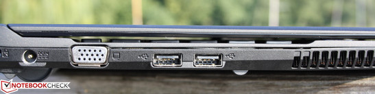 The Asus U36SD only weighs 1.67 kilograms and is very rigid despite the slim base unit. The Asus U36SD only weighs 1.67 kilograms and is very rigid despite the slim base unit.